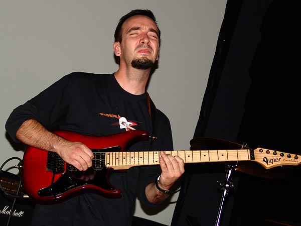 Sylvain Cloux Trio (Prix du Jury), Nuits de la Guitare, EJMA Lausanne, vendredi 4 novembre 2005.