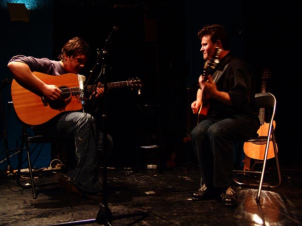 Fin du concert de Sylvain Luc, duo avec Nicola Oliva (1er prix), Nuits de la Guitare, Chorus Lausanne, vendredi 4 novembre 2005.