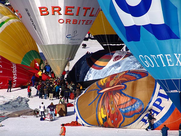 Château-d'Oex (Pays-d'Enhaut), 28e Semaine Internationale de Ballons à Air Chaud (21-29 janvier 2006), dimanche 22 janvier.