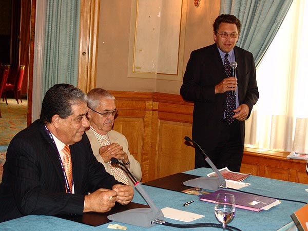 Montreux Jazz Festival 2006: signature d'un accord de partenariat entre le MJF et la ville de Marrakech pour l'organisation d'un Montreux Jazz Festival in Marrakech dont la première édition aura lieu en novembre 2006, dimanche 9 juillet, Montreux Palace. Délégation marocaine: Kamal Bensouda (Directeur général d'Atlas Hospitality), Abdelali Doumou (Président de la Région de Marrakech), Omar Jazouli (Maire de Marrakech), Abdellatif Kabbaj (Président du Conseil Régional du Tourisme), Abbès Azzouzi (Directeur général de l'Office National Marocain du Tourisme), Ali Chaoui (1er Vice-Président du Conseil Régional du Tourisme). Montreux Jazz Festival Foundation: Claude Nobs (Fondateur et Directeur), Me François Carrard (Président du Conseil de Fondation), Pierre Landolt (Vice-Président du Conseil de Fondation), Mathieu Jaton (Secrétaire Général). Invités: Laurent Wehrli (Municipal Economie, Culture et Tourisme, Commune de Montreux), Quincy Jones (producteur).