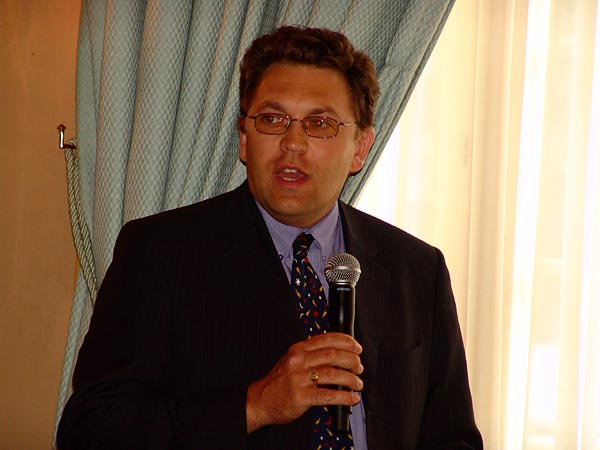 Montreux Jazz Festival 2006: signature d'un accord de partenariat entre le MJF et la ville de Marrakech pour l'organisation d'un Montreux Jazz Festival in Marrakech dont la première édition aura lieu en novembre 2006, dimanche 9 juillet, Montreux Palace. Délégation marocaine: Kamal Bensouda (Directeur général d'Atlas Hospitality), Abdelali Doumou (Président de la Région de Marrakech), Omar Jazouli (Maire de Marrakech), Abdellatif Kabbaj (Président du Conseil Régional du Tourisme), Abbès Azzouzi (Directeur général de l'Office National Marocain du Tourisme), Ali Chaoui (1er Vice-Président du Conseil Régional du Tourisme). Montreux Jazz Festival Foundation: Claude Nobs (Fondateur et Directeur), Me François Carrard (Président du Conseil de Fondation), Pierre Landolt (Vice-Président du Conseil de Fondation), Mathieu Jaton (Secrétaire Général). Invités: Laurent Wehrli (Municipal Economie, Culture et Tourisme, Commune de Montreux), Quincy Jones (producteur).