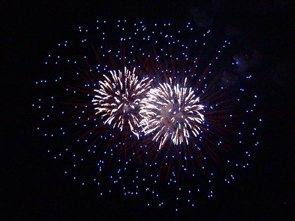 Le traditionnel feu d'artifice du Paléo Festival, 23 juillet 2006.