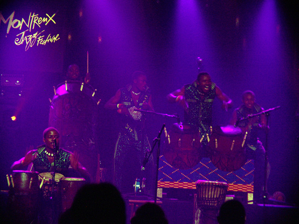 Montreux Jazz Festival 2009, Island's 50th Anniversary: Ayekoo Drummers of Ghana, July 13, Miles Davis Hall. Bad light, bad photos, sorry! Have a look at <a href=http://www.fusions.ch/sightseeing/2008/07/mjf/xxmjf08ayekoo.html target=_self>AYEKOO SLIDESHOW 2008</a>, shot during their first surprise performance at Montreux Jazz Festival.