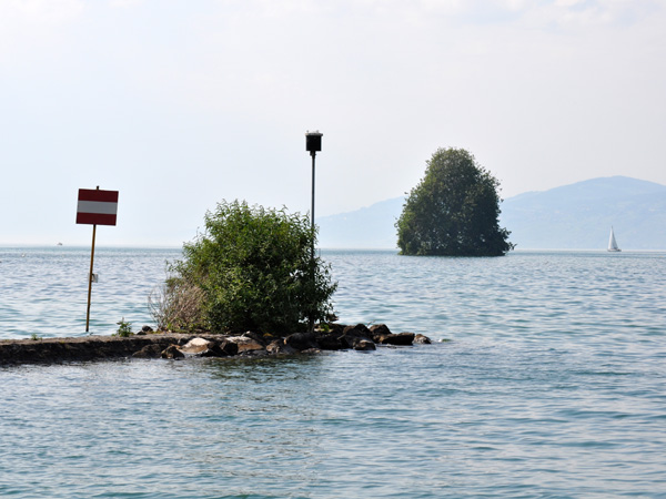 La minuscule île de Peilz, à Villeneuve, juin 2010.