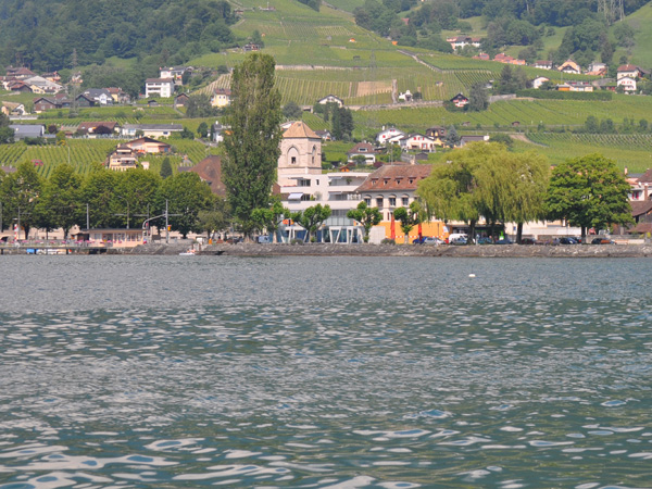 Villeneuve vue depuis le port de plaisance, juin 2010.