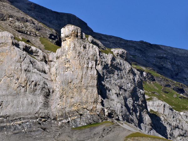 Vue sur les montagnes entourant le site naturel protégé de Derborence, au Valais, août 2010.
