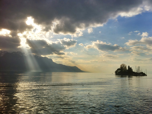 Lumières d'automne sur le lac Léman, quais de Clarens, 23 octobre 2010.