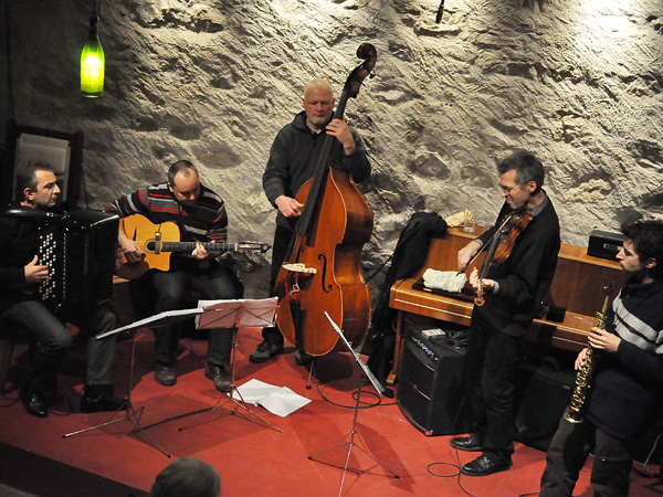 Les Manouches Tsé-Tsé rendent hommage à Django Reinhardt, Caveau du Coeur d'Or, Chexbres, samedi 22 janvier 2011.