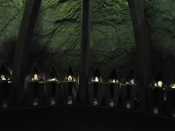 Le Trésor des Fées, musée minéralogique à l'entrée des Grottes de Vallorbe, 30 avril 2011.