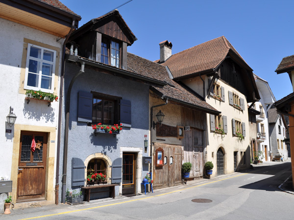 Concise, région des Trois-Lacs, 21 mai 2011. Dernier village vigneron de l'AOC vaudoise Bonvillars, juste à la frontière du Canton de Neuchâtel.