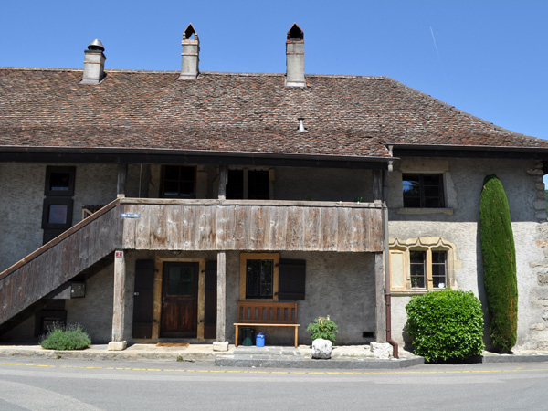 Concise, région des Trois-Lacs, 21 mai 2011. Dernier village vigneron de l'AOC vaudoise Bonvillars, juste à la frontière du Canton de Neuchâtel.