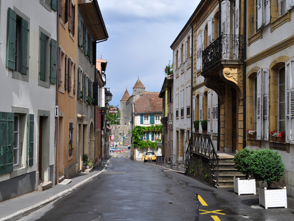 La petite ville de Grandson, au bord du lac de Neuchâtel, juste à côté d'Yverdon-les-Bains. Région des Trois-Lacs, 5 juin 2011.