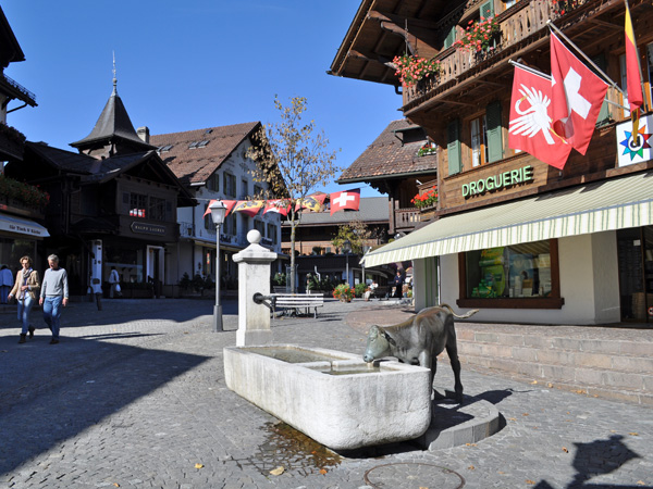 La célèbre station de Gstaad, au Saanenland (Gessenay), octobre 2011.