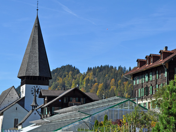 Saanen, chef-lieu du Saanenland (Gessenay), octobre 2011. La station de Gstaad fait partie de la commune de Saanen.