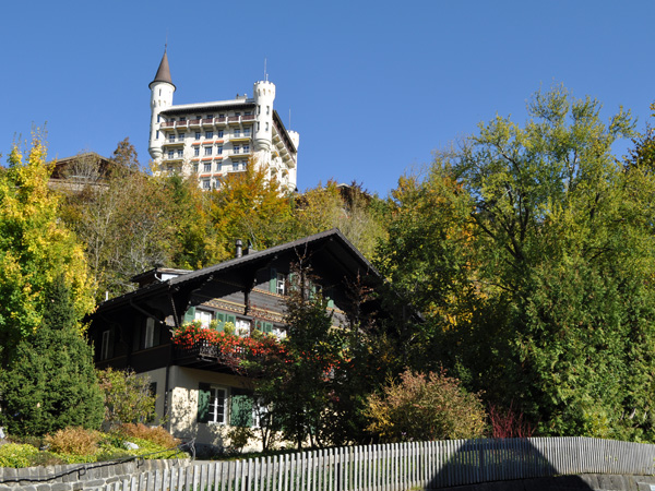 La célèbre station de Gstaad, au Saanenland (Gessenay), octobre 2011.
