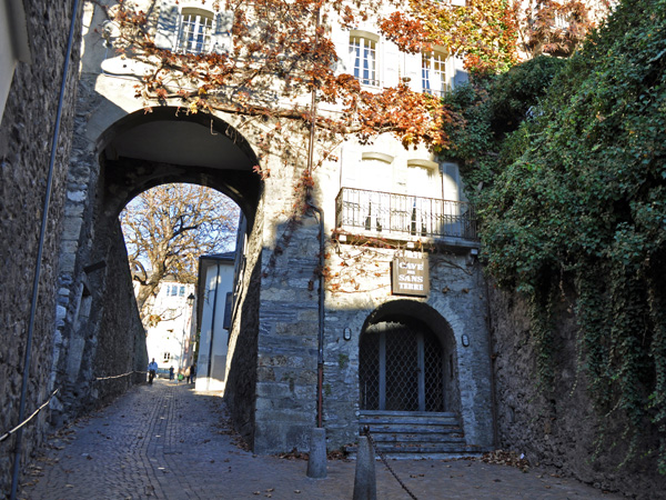 Sion, chef-lieu du canton du Valais, novembre 2011.