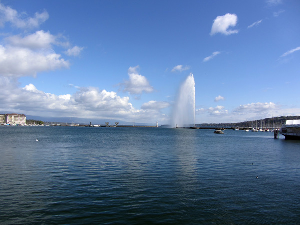 Genève, à l'extrémité ouest du lac Léman, avril 2012.