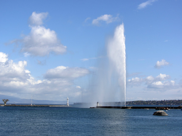 Genève, à l'extrémité ouest du lac Léman, avril 2012.