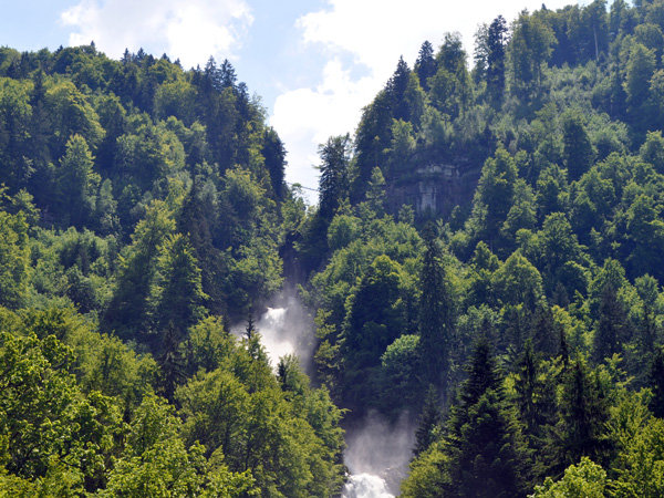 Promenade aux cascades de Giessbach, près de Brienz (Oberland bernois), mai 2012.