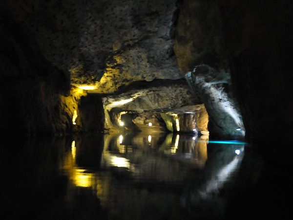 A la découverte de Saint-Léonard et de son lac souterrain, Valais central, juin 2012.