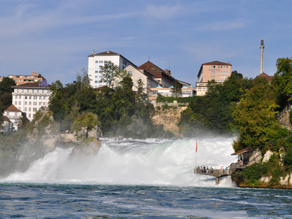 Rheinfall, Northern Switzerland, September 2012. Chutes du Rhin, septembre 2012.