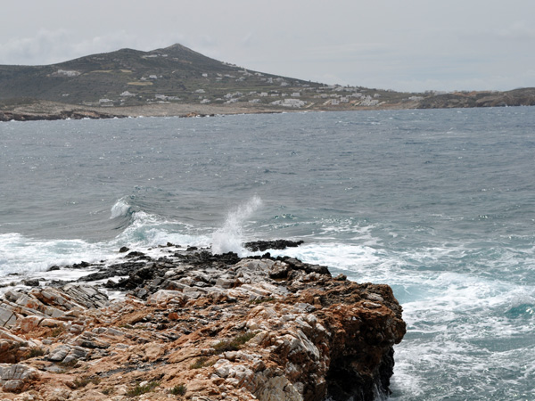 Paros, Cyclades, avril 2013. Au cap Aghios Fokas, tout au bout de la baie de Krios, face à Parikia.
