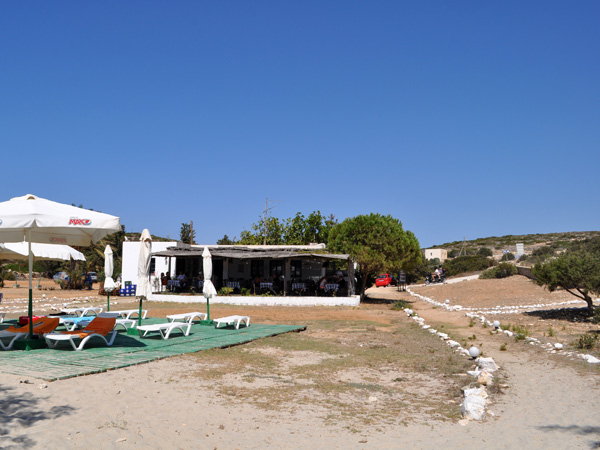 Plage d'Aghia Irini, au sud de Parikia. Paros, septembre 2013.