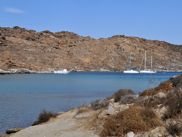 Plage de Monastiri (péninsule de Dhetis), face à Naoussa. Paros, septembre 2013.