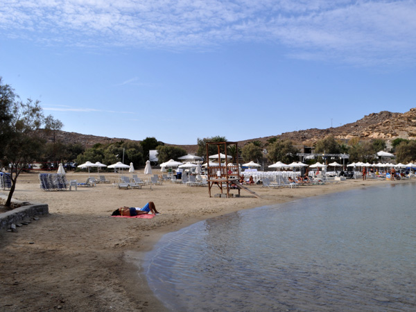 Plage de Monastiri (péninsule de Dhetis), face à Naoussa. Paros, septembre 2013.