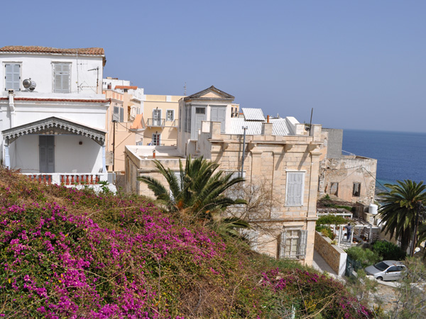 Le quartier de Vaporia, à Ermoupoli (île de Syros), capitale administrative des Cyclades, 2012.