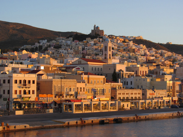 Ermoupoli, sur l'île de Syros, plaque tournante et capitale administrative des Cyclades, 2012.