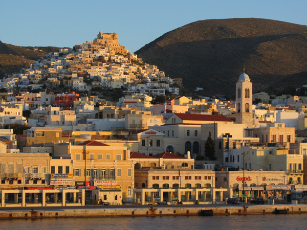 Ermoupoli, sur l'île de Syros, plaque tournante et capitale administrative des Cyclades, 2012.