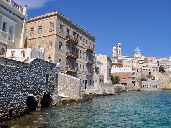 Le quartier de Vaporia, à Ermoupoli (île de Syros), capitale administrative des Cyclades, 2010.