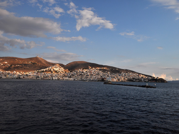 Aspects de Syros, l'île plaque tournante et capitale administrative des Cyclades, 2010.