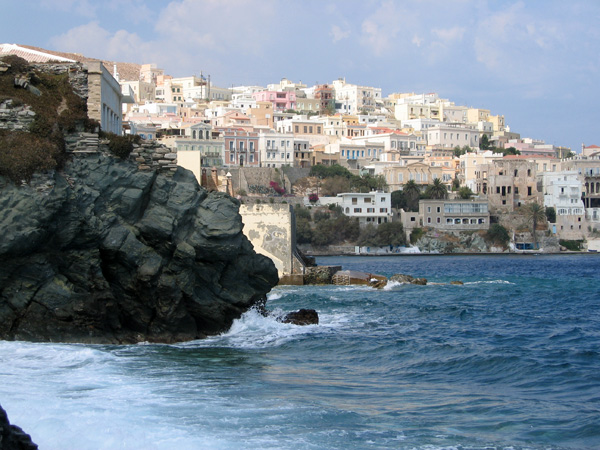 Le quartier de Vaporia, à Ermoupoli (île de Syros), capitale administrative des Cyclades, 2006.