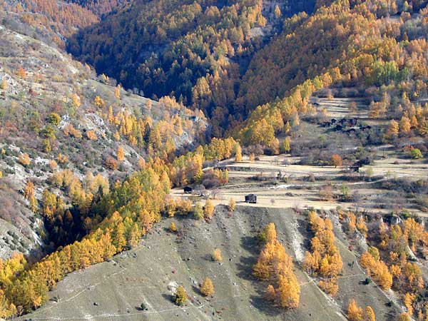 Paysage d'automne au Val d'Hérens (Valais).